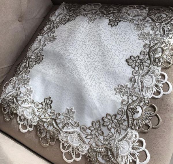 Capa de almofada com renda guipir