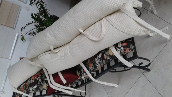 Almofadas roletes para camas e berços